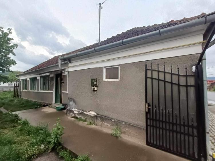 Casa 114 mp - in Hateg la 300 m de primarie 52000 euro - 8