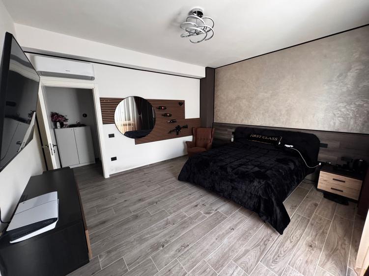 Apartament cu 3 camere decomandat în Exterior Vest