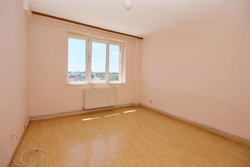 Apartament cu 4 camere decomandat în Craiovei