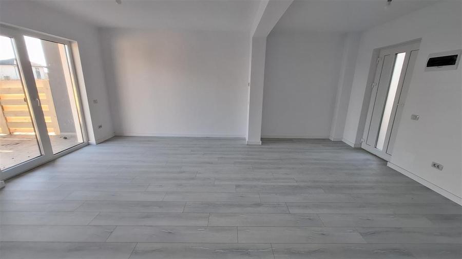 Casă cu 5 camere cu Canalizare în Valea Lupului