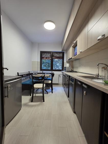 Apartament cu 3 camere decomandat în Berceni