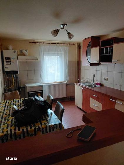 Apartament cu 4 camere decomandat, mobilat în Bucovina