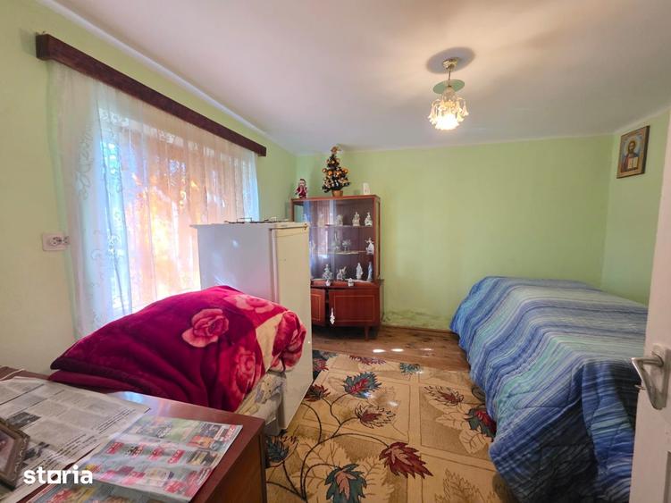 Casă cu 2 camere cu Teren 1200 Mp în Central