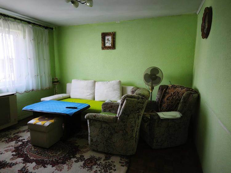 Apartament cu 3 camere decomandat în Exterior Vest