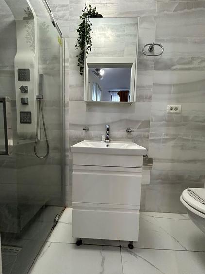 Apartament cu 3 camere, mobilat în Tineretului