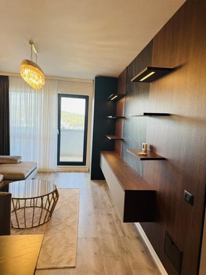 Apartament cu 3 camere semidecomandat, mobilat în Zorilor