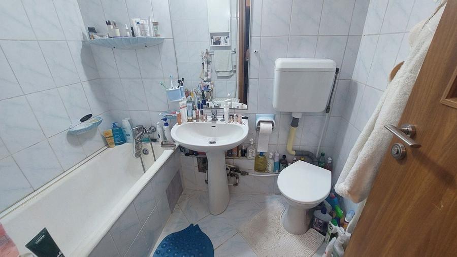 Apartament cu 2 camere decomandat, mobilat în Titan