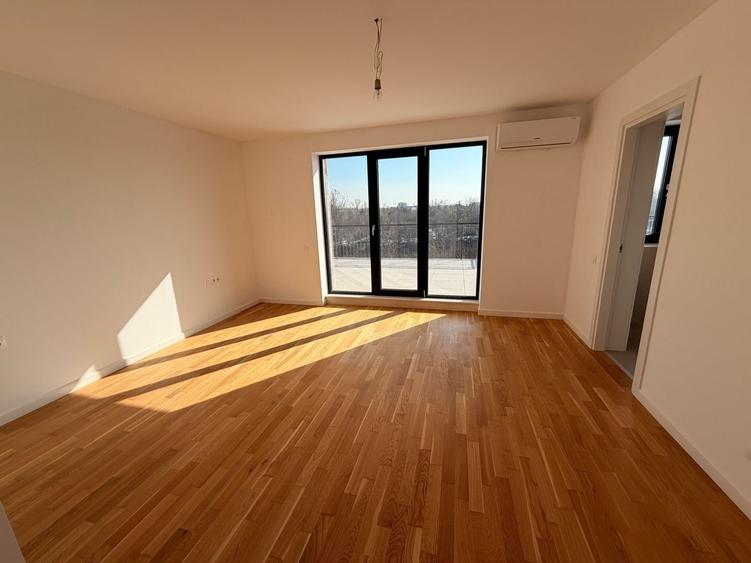 Apartament cu 3 camere semidecomandat în Sisești