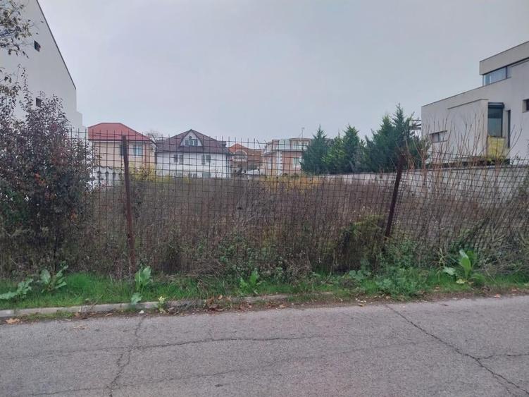 Teren Construcții intravilan de 1000 mp, în Pipera