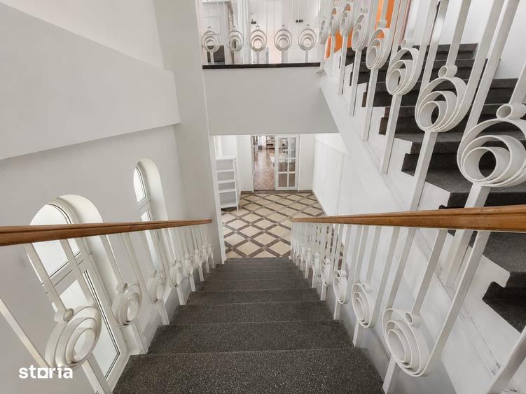 Spațiu comercial, de 974 mp, în Piața Centrală