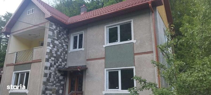 Casă cu 3 camere în Valea Roșie