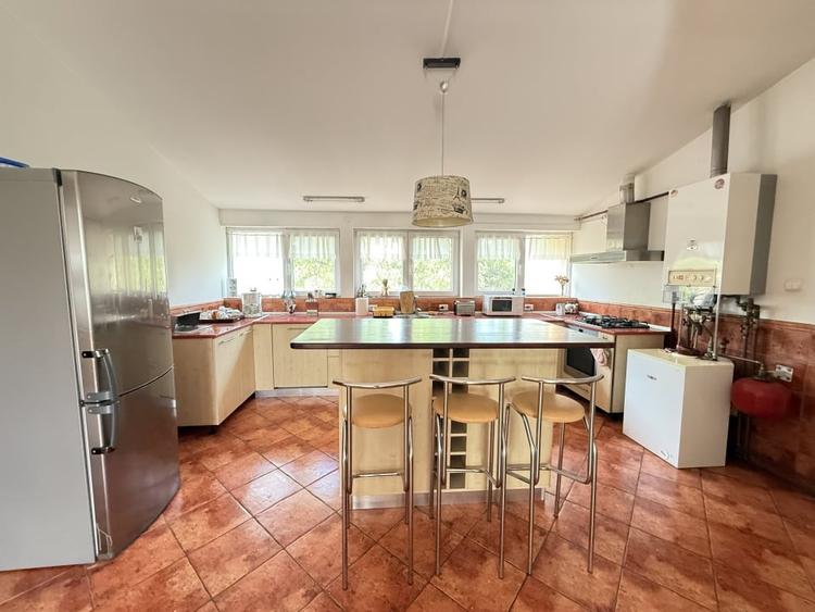 Apartament cu 3 camere decomandat, mobilat în Bălcescu