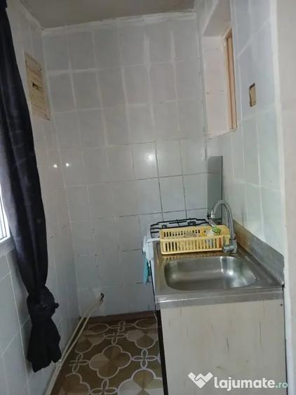 Garsonieră decomandată în Central