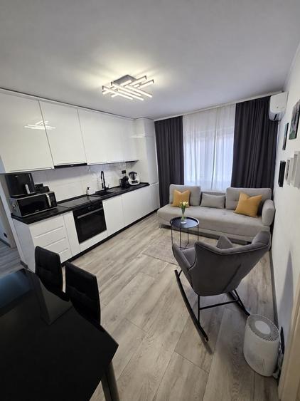 Apartament cu 2 camere decomandat în Central