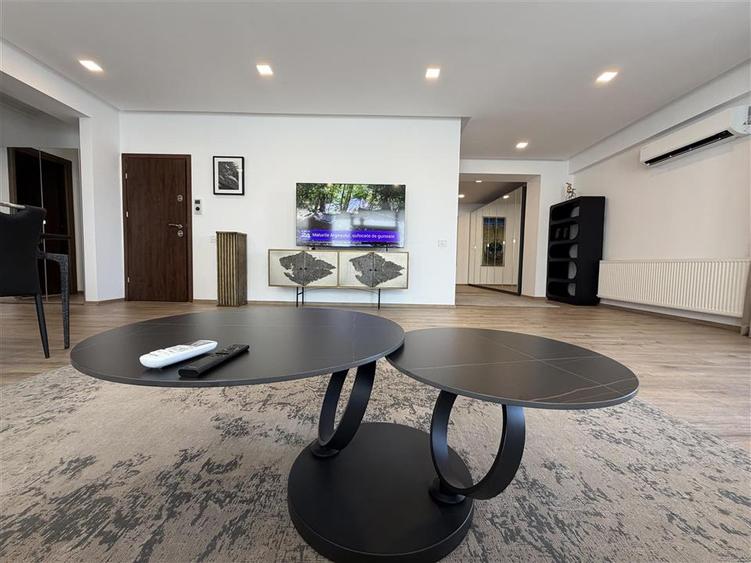 Apartament cu 3 camere decomandat, mobilat în Herăstrău