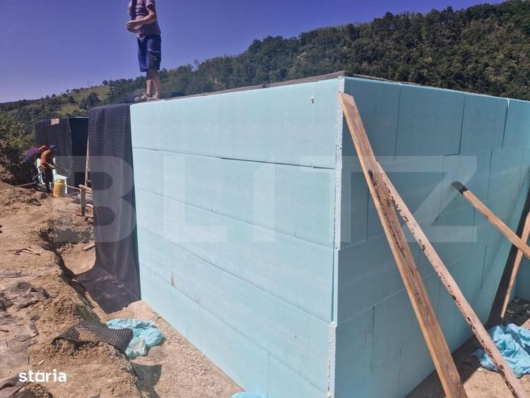 Casă cu 4 camere în Dumbrăvița