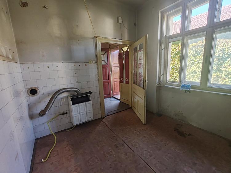 Casă individuală cu 3 camere cu Canalizare în Central