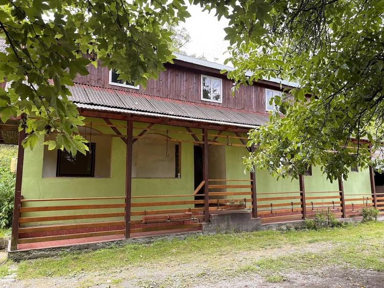 Casă cu 2 camere cu Teren 2300 Mp în Ibănești