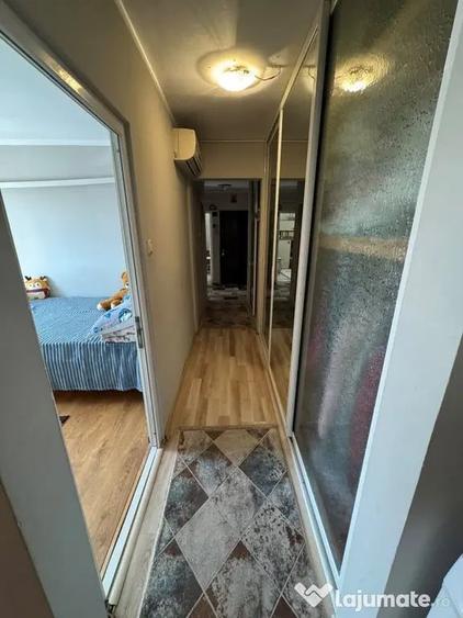 Apartament cu 3 camere decomandat în Poarta 6