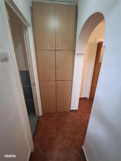 Apartament cu 3 camere decomandat, mobilat în Tei