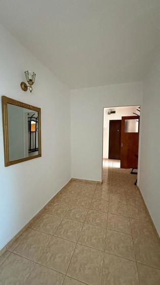 Apartament cu 3 camere decomandat, mobilat în Dristor