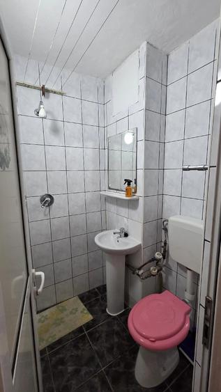 Garsonieră decomandată în Sud