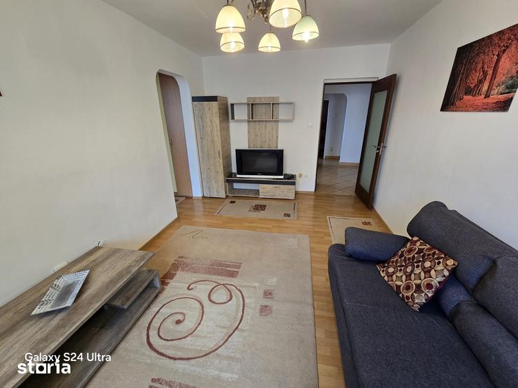 Apartament cu 4 camere decomandat în Decebal