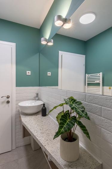 Apartament cu 3 camere în P-ța Universității