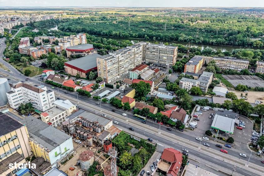 Casă cu 10 camere cu Teren 457 Mp în Central