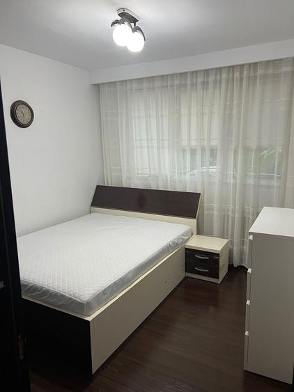 Apartament cu 3 camere semidecomandat în Grivița