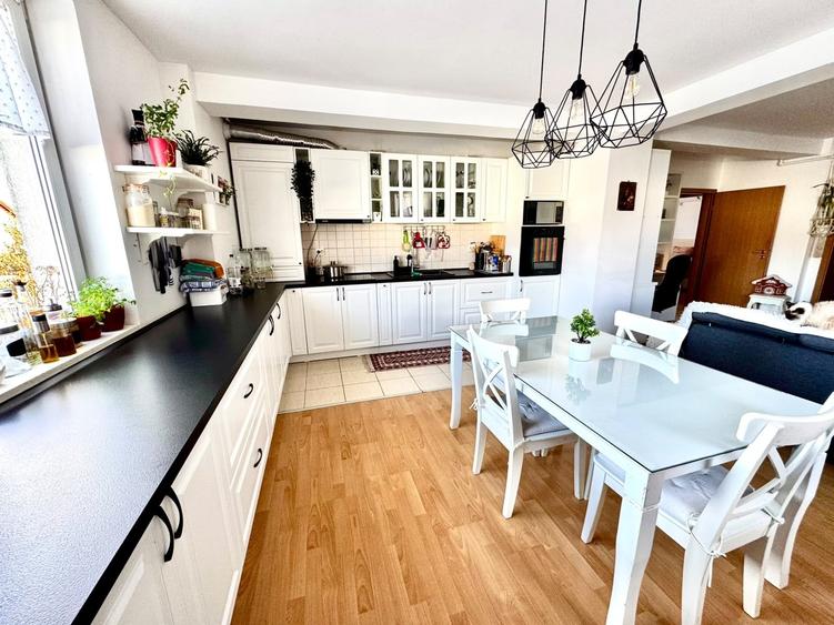 Apartament cu 3 camere decomandat, mobilat în Dumbrăvița