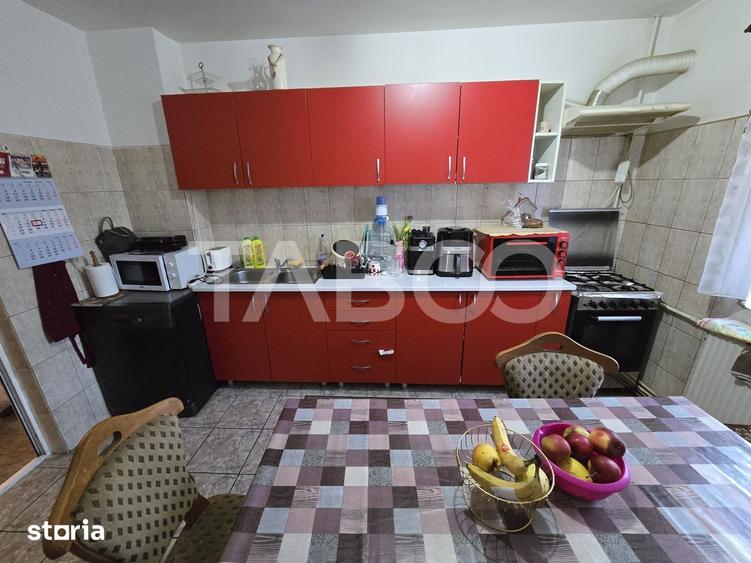 Apartament cu 3 camere decomandat, mobilat în Turnișor