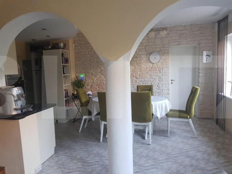 Casă individuală cu 15 camere cu Teren 1256 Mp în Între Lacuri