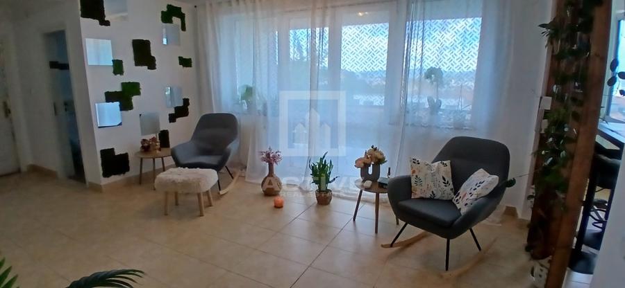 Apartament cu 3 camere semidecomandat, mobilat în Andrei Mureșanu