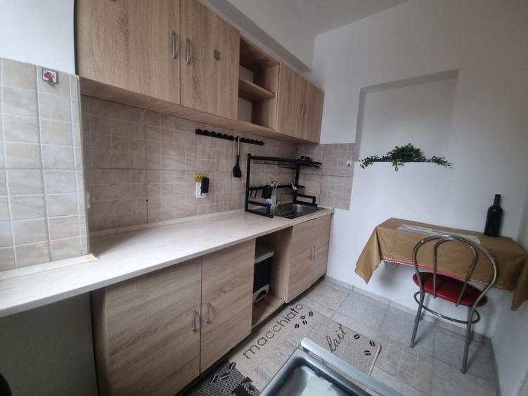 Inchiriez apartament doua camere Auchan Titan / Ozana / metrou 1 decembrie 1918 - 2