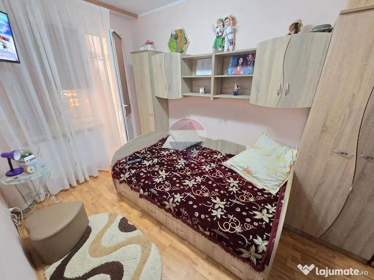 Apartament cu 3 camere decomandat în Sud