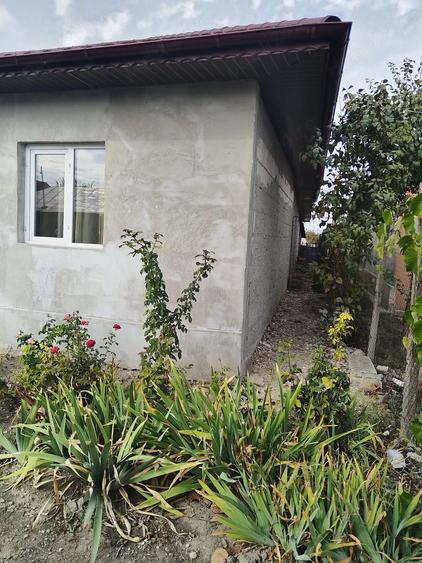 Casă cu Teren 670 Mp în Lăceni
