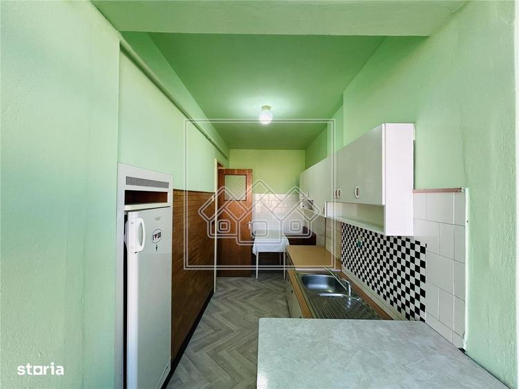 Apartament cu 2 camere decomandat în Valea Aurie