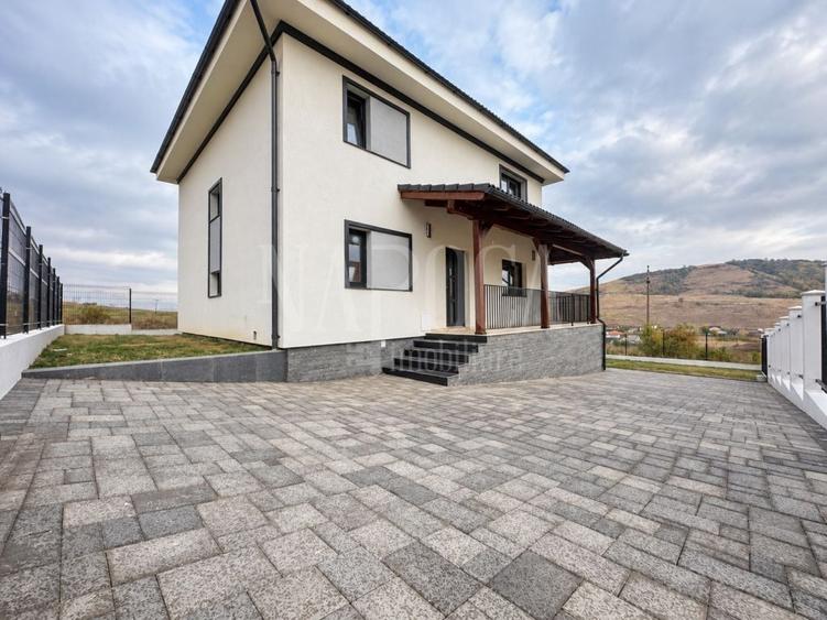 Casă individuală cu 4 camere cu Teren 500 Mp în Chinteni