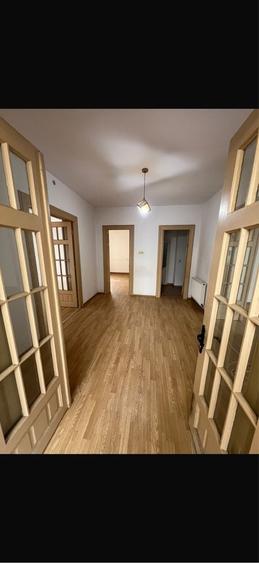 Vand conac istoric/casa/pensiune /380 mp utili /zona A /Urlati /toate utilitatile /Direct proprietar /demisol /parter/mansarda 3 intrari din 3 strazi - 2