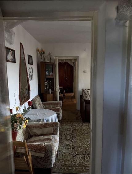 Apartament cu 3 camere semidecomandat în Govândari