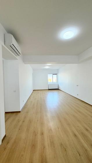 Apartament cu 4 camere semidecomandat în 13 Septembrie