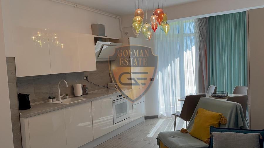 Apartament cu 3 camere semidecomandat, mobilat în Nord