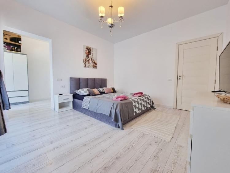 Penthouse cu 2 camere decomandat, mobilat în Mamaia-Sat