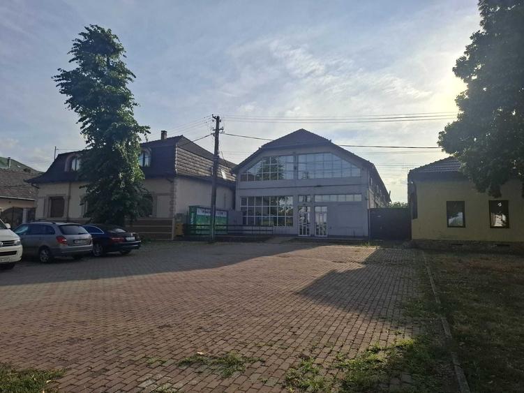 Spațiu comercial, de 800 mp, în Bârzești