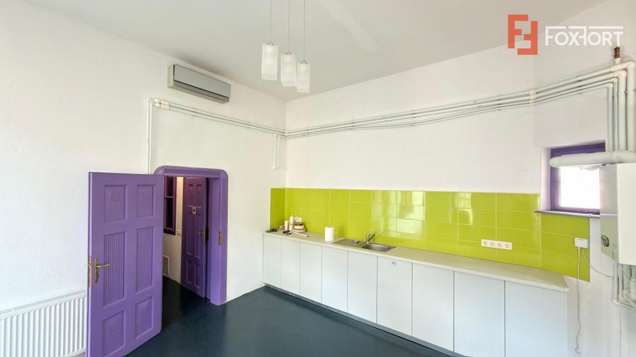 Apartament cu 4 camere decomandat în Central