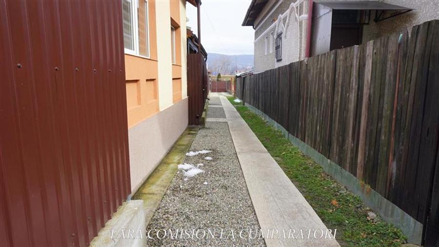 Casă individuală cu 3 camere cu Canalizare în Central