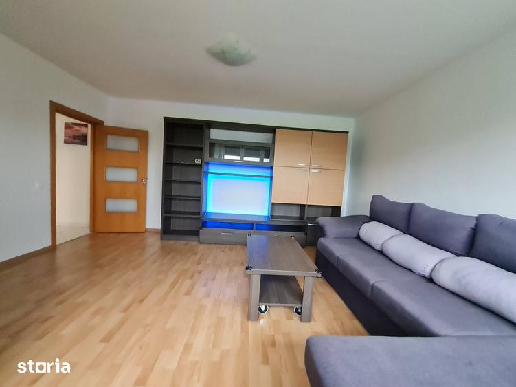 Apartament cu 2 camere decomandat în Tractorul