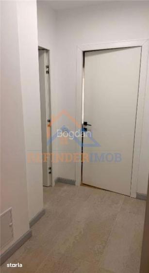 Apartament cu 3 camere semidecomandat, mobilat în Centrul Civic