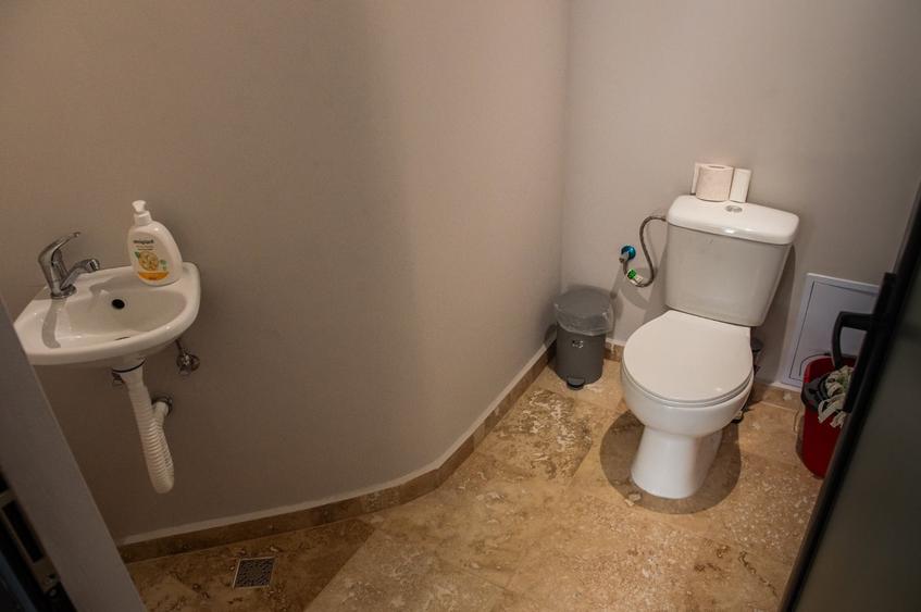 Birou, de 84.900001525879 mp, în Casa de Cultură